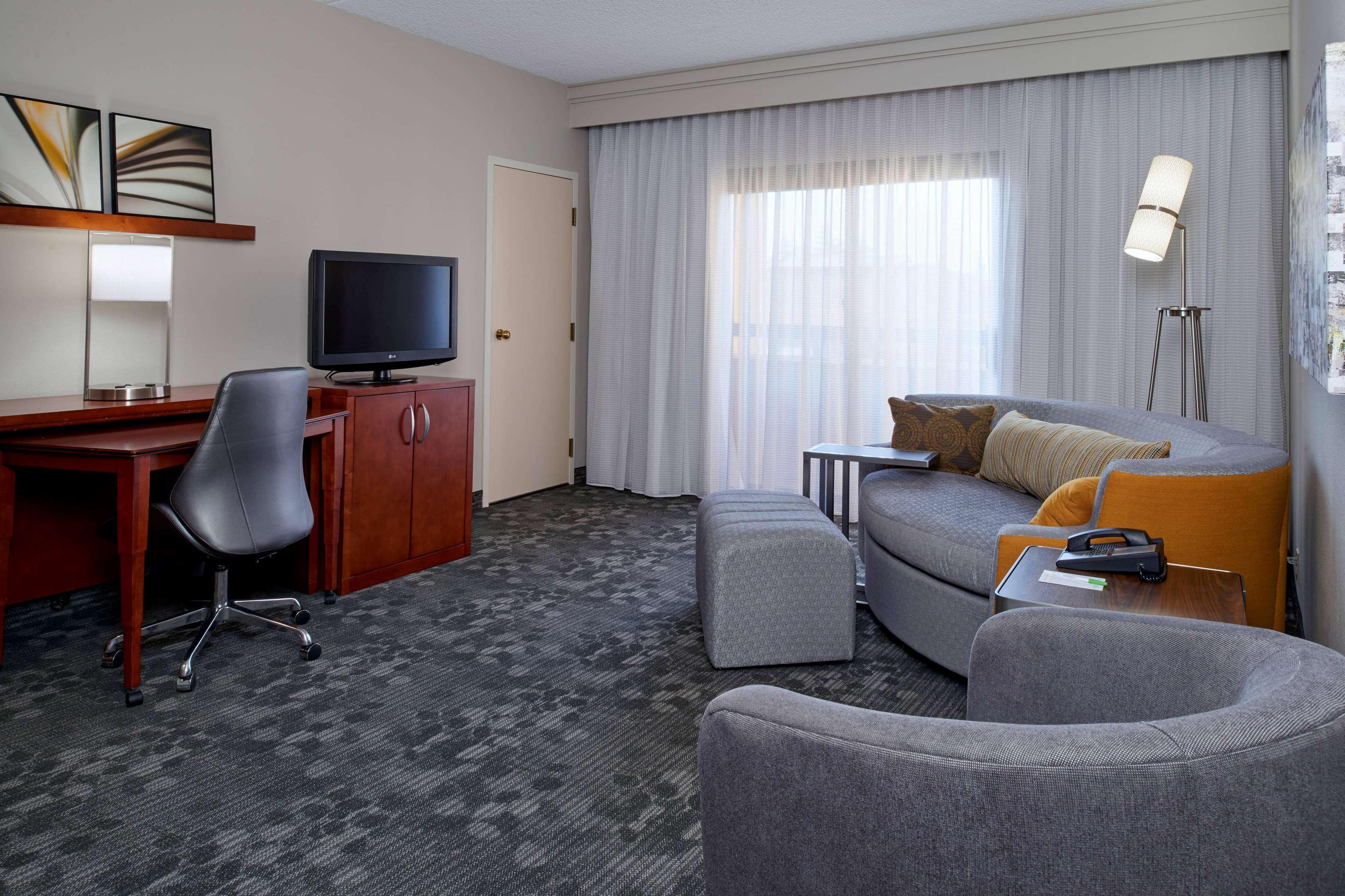 Sonesta Select Indianapolis Carmel Hotel Exterior photo